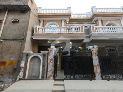 Good Prime Location 5 Marla House For sale In Cavalry Ground