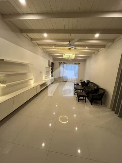 *BUNGALOW FOR SALE* DHA PHASE 8 500 Yard Zulfiqar Streets Slightly used House Proper 2 unit 3+3 bedroom with full basement Demand 20/- Negotiable