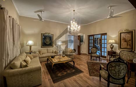 3 Kanal Luxurious House In The Heart Of Lahore Cantt St John'S Park Meran Khan Road.