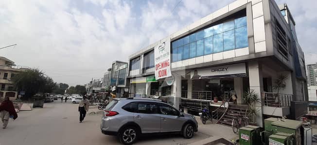 COMPLETE FIRST FLOOR WITH ROOF RIGHTS FOR URGENT SALE