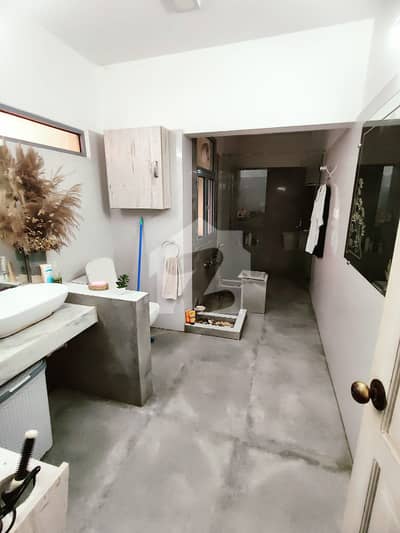 Commercial Used Bungalow Available For Rent
