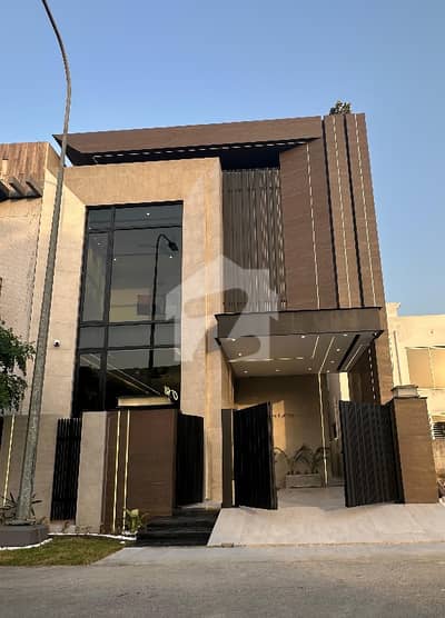 5 MARLA ULTRA MODERN HOUSE FOR SALE IN DHA PHASE 9.