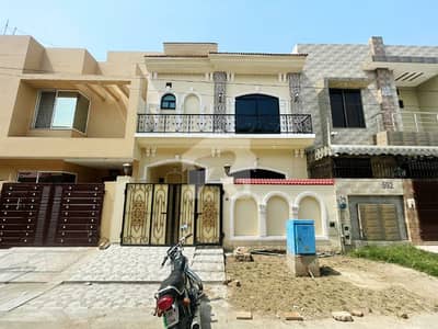 Brand New Spanish Beautiful House 3 Bedrooms 4 Bathroom Tv Lounge Kitchen