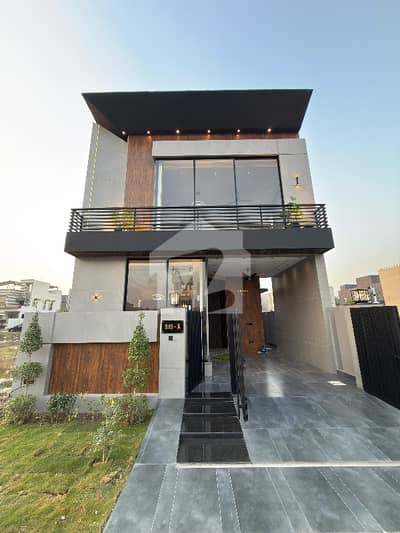 5 MARLA ULTRA MODERN HOUSE FOR SALE IN DHA PHASE 9.