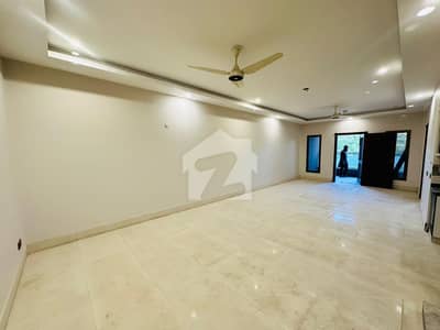 پی ای سی ایچ ایس بلاک 6 پی ای سی ایچ ایس,جمشید ٹاؤن,کراچی میں 5 کمروں کا 13 مرلہ مکان 14.5 کروڑ میں برائے فروخت۔