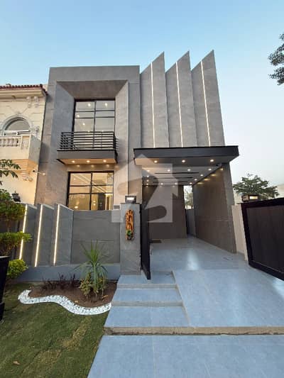 5 MARLA ULTRA MODERN HOUSE FOR SALE IN DHA PHASE 9.
