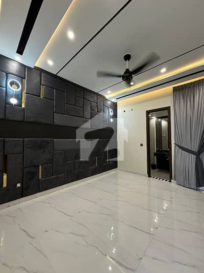 10 Marla Ground Portion Available For Rent In Bahria Town Phase 7
