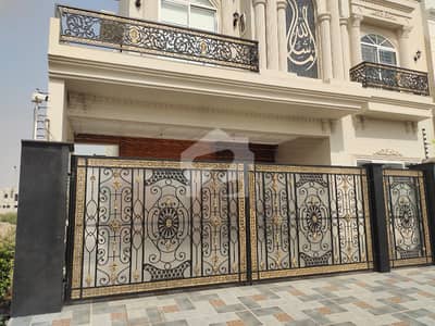 ڈی ایچ اے فیز 1 ۔ سیکٹر بی1 ڈی ایچ اے فیز 1,ڈی ایچ اے ڈیفینس,ملتان میں 5 کمروں کا 10 مرلہ مکان 3.5 کروڑ میں برائے فروخت۔