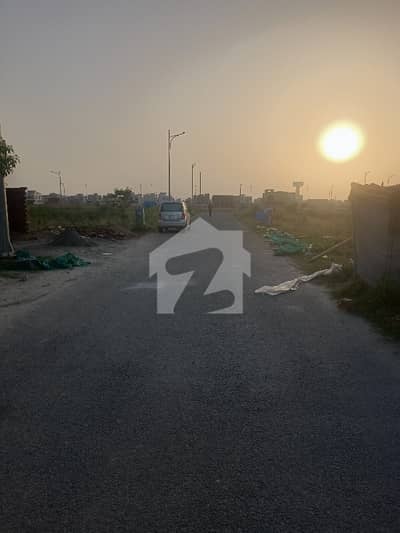 ڈی ایچ اے فیز9 پریزم - بلاک جی ڈی ایچ اے فیز9 پریزم,ڈی ایچ اے ڈیفینس,لاہور میں 1 کنال رہائشی پلاٹ 3.25 کروڑ میں برائے فروخت۔