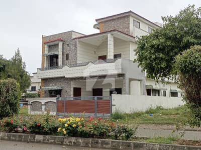 ٹاپ سٹی 1 - بلاک ڈی ٹاپ سٹی 1,اسلام آباد میں 5 کمروں کا 10 مرلہ مکان 1.25 لاکھ میں کرایہ پر دستیاب ہے۔
