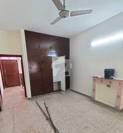 آئی ۔ 10 اسلام آباد میں 4 کمروں کا 7 مرلہ مکان 3.25 کروڑ میں برائے فروخت۔