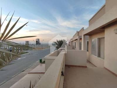 235sq Yd 3 Bedrooms Luxury Villa Is Available FOR RENT. 10km From Entrance Of BTK. 3 Bed DDL 1 Kitchen