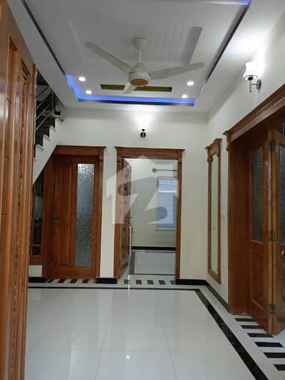 4 MARLA BRAND NEW LUXURY FULL HOUSE FOR RENT