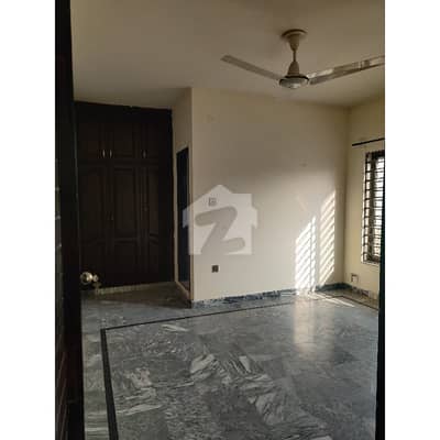 10 MARLA UPPER PORTION AVAILABLE FOR RENT