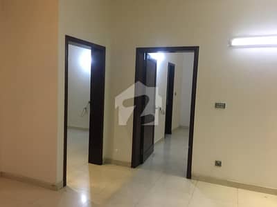 01 KANAL DESIGNER LUXURY UPPER PORTION AVAILABLE FOR RENT