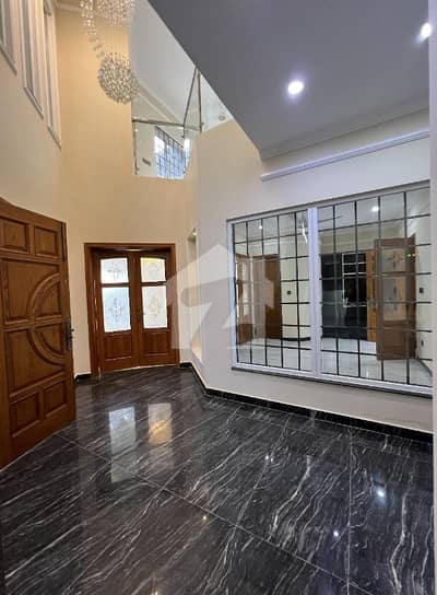 20 MARLA DESIGNER HOUSE UPPER PORTION AVILABLE FOR RENT (ON URGENT BASIS)
