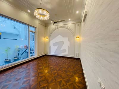 BRAND NEW 10 MARLA LUXURIOUS BUNGALOW AVAILABLE FOR RENT