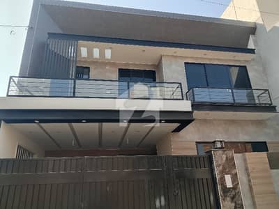 رائل پام سٹی ساہیوال ساہیوال میں 6 کمروں کا 7 مرلہ مکان 2.75 کروڑ میں برائے فروخت۔