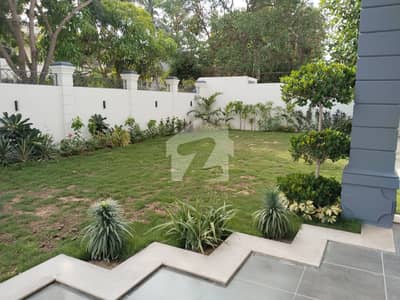 1000 Yards Well Maintained Bungalow For Sale