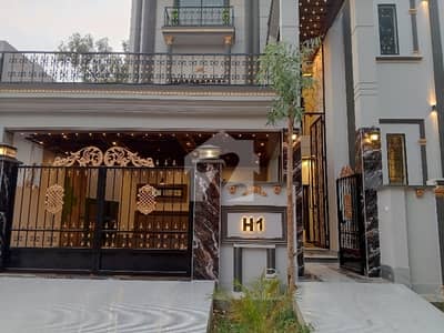 رائل پام سٹی ساہیوال ساہیوال میں 6 کمروں کا 10 مرلہ مکان 4.0 کروڑ میں برائے فروخت۔