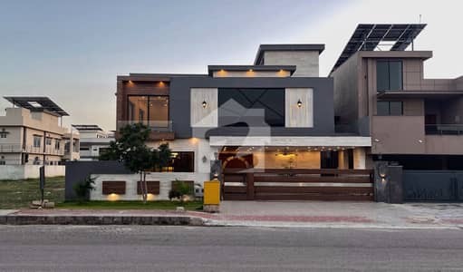 بحریہ ٹاؤن فیز 8 - بلاک اے1 بحریہ ٹاؤن فیز 8,بحریہ ٹاؤن راولپنڈی,راولپنڈی میں 1 کنال مکان 8.0 کروڑ میں برائے فروخت۔