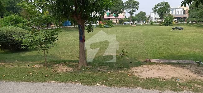 42 MARLA PLOT AVAILABLE PRIME LOCATION 60 FEET ROAD 42 MARLA PLOT AVAILABLE PRIME LOCATION 60 FEET ROAD