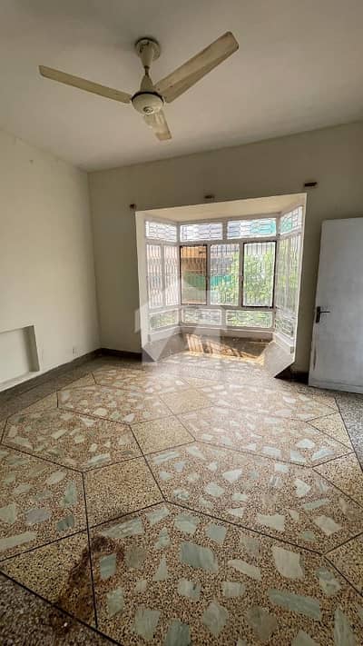 Terrace Style Old House Size 25-60 Tipel Story House For Sale Location Islamabad I-10/2