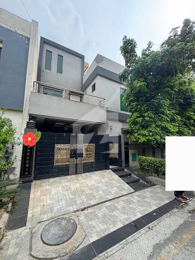 8.5 Maral Corner House Beautiful House Beautiful Location Near To Park Near To Market Near To Mosque, Gardenia Block Bahria Town Lahore