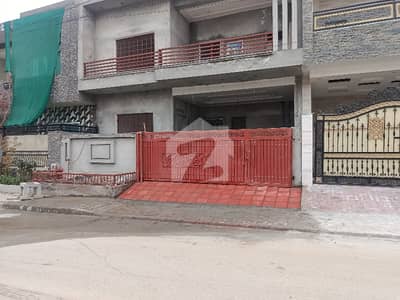 تاج ریزیڈینشیا - للی بلاک تاج ریزیڈنسیا,راولپنڈی میں 4 کمروں کا 8 مرلہ مکان 3.5 کروڑ میں برائے فروخت۔