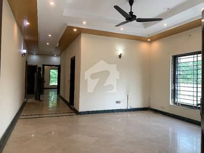 1 Kanal Upper portion Available for Rent in DHA Phase 3 1 Kanal Upper portion Available for Rent in DHA Phase 3