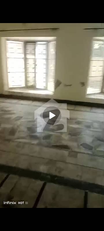 پشاور روڈ راولپنڈی میں 3 کمروں کا 1 کنال زیریں پورشن 75.0 ہزار میں کرایہ پر دستیاب ہے۔