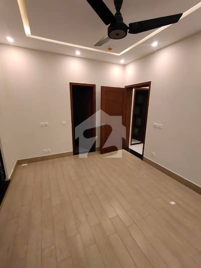 ڈی ایچ اے فیز 8 ڈیفنس (ڈی ایچ اے),لاہور میں 3 کمروں کا 1 کنال بالائی پورشن 1.0 لاکھ میں کرایہ پر دستیاب ہے۔ ڈی ایچ اے فیز 8 ڈیفنس (ڈی ایچ اے),لاہور میں 3 کمروں کا 1 کنال بالائی پورشن 1.0 لاکھ میں کرایہ پر دستیاب ہے۔