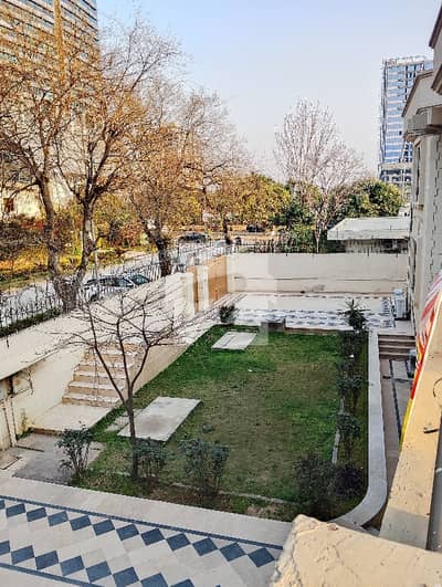 F-8 Luxurious House Available For Rent
