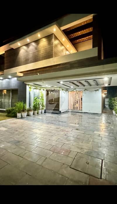 20 MARLA FULL HOUSE AVAILABLE FOR RENT NEAR POLO GROUND DHA PHASE 8 EDEN CITY