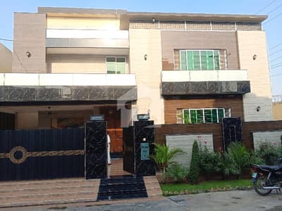 ڈی ایچ اے فیز 6 ڈیفنس (ڈی ایچ اے),لاہور میں 5 کمروں کا 1 کنال مکان 4.0 لاکھ میں کرایہ پر دستیاب ہے۔