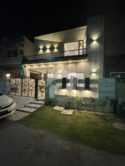 ڈیوائن گارڈنز لاہور میں 4 کمروں کا 8 مرلہ مکان 3.15 کروڑ میں برائے فروخت۔