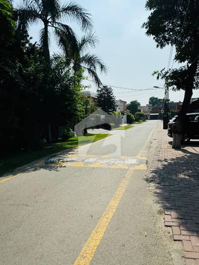 2 Kanal Solid House Near To Park For Sale