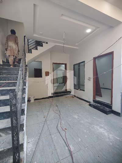 ایم اے جناح روڈ ملتان میں 5 کمروں کا 4 مرلہ مکان 1.2 کروڑ میں برائے فروخت۔ ایم اے جناح روڈ ملتان میں 5 کمروں کا 4 مرلہ مکان 1.2 کروڑ میں برائے فروخت۔