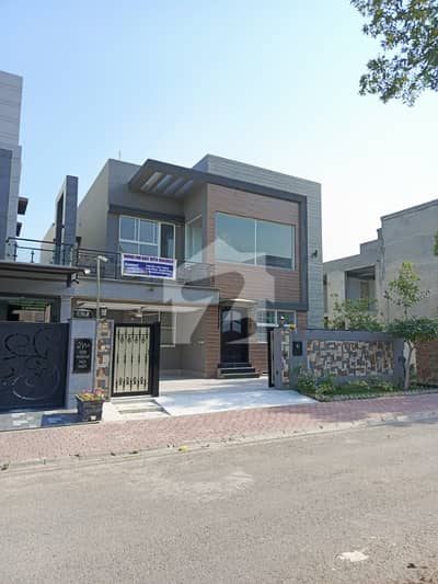 EXCELLENT CONDITION 10 MARLA OWNER BUILT HOUSE FOR SALE IN GHAZNAVI BLOCK BAHRIA TOWN LAHORE