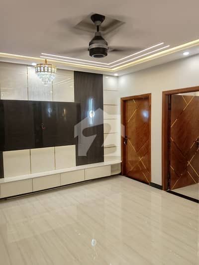 Brand New 2000 Sq Ft Apartment Available With Lift Car Parking 1st Floor