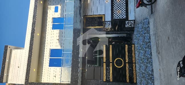 فور سِیزن ہاؤسنگ فیصل آباد میں 3 کمروں کا 3 مرلہ مکان 1.5 کروڑ میں برائے فروخت۔