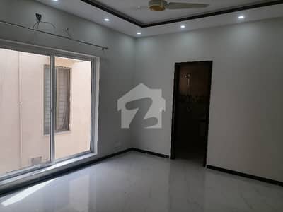 ڈیوائن گارڈنز لاہور میں 3 کمروں کا 5 مرلہ مکان 2.5 کروڑ میں برائے فروخت۔