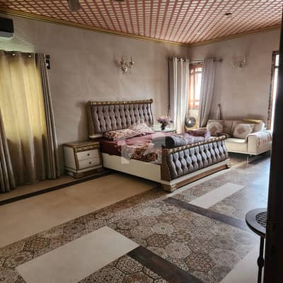 Spacious 500 Yards Used Bungalow Available Prime Location