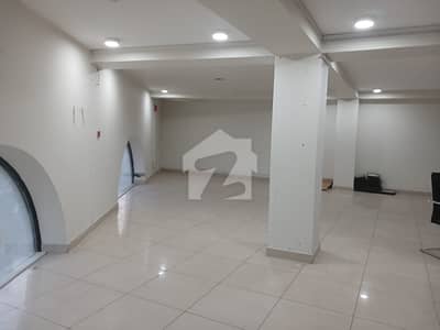ڈی ایچ اے فیز 8 ڈیفنس (ڈی ایچ اے),لاہور میں 16 مرلہ Studio دفتر 2.5 لاکھ میں کرایہ پر دستیاب ہے۔