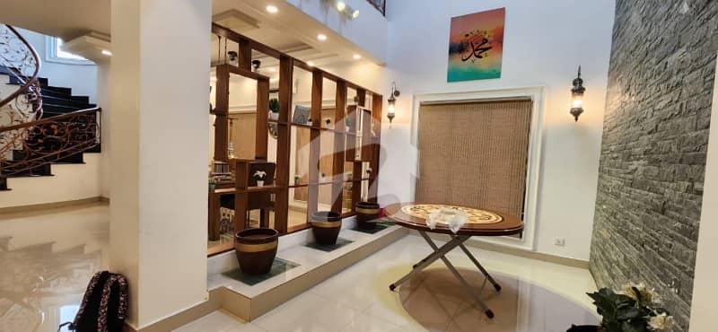 500-Yard Dream Home: Your Luxury Oasis Awaits 500-Yard Dream Home: Your Luxury Oasis Awaits