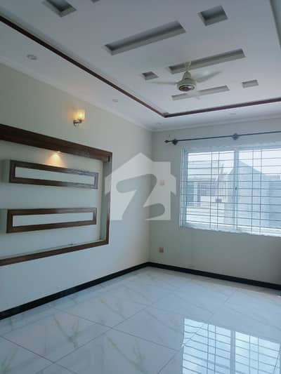 10 Marla Upper Porstion Available For Rent