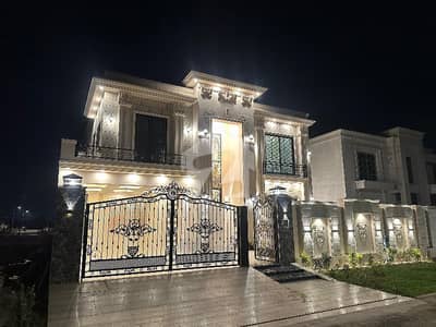 ڈی ایچ اے فیز 1 ۔ سیکٹر ایچ ڈی ایچ اے فیز 1,ڈی ایچ اے ڈیفینس,ملتان میں 5 کمروں کا 1 کنال مکان 5.5 کروڑ میں برائے فروخت۔