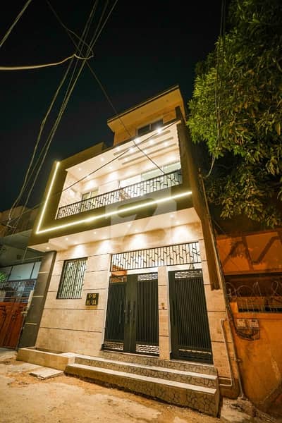 گلستانِِ جوہر ۔ بلاک 3 گلستانِ جوہر,کراچی میں 7 کمروں کا 5 مرلہ مکان 4.15 کروڑ میں برائے فروخت۔