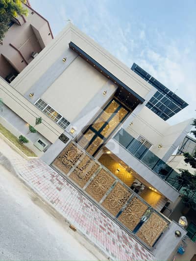 بحریہ ٹاؤن فیز 2 بحریہ ٹاؤن راولپنڈی,راولپنڈی میں 5 کمروں کا 1 کنال مکان 16.8 کروڑ میں برائے فروخت۔