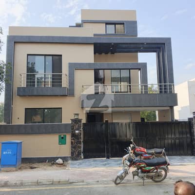 10 Marla House For Rent In Best Location 10 Marla House For Rent In Best Location